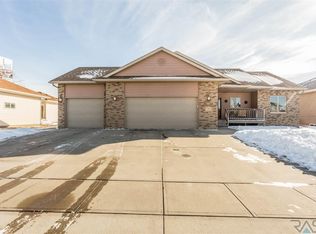 7305 W Songbird St, Sioux Falls, SD 57107