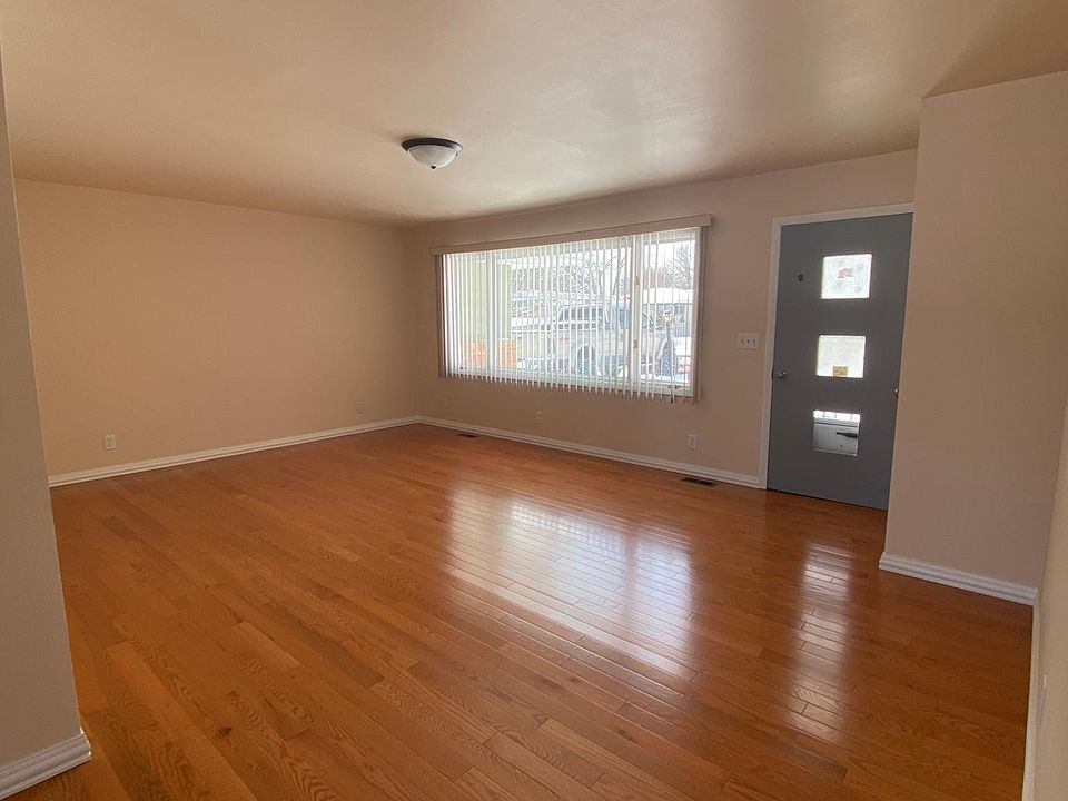 1st image of 654 Tower Dr