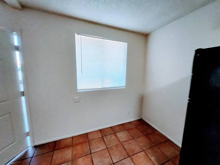 827 E Hazel Dr — Photo 9