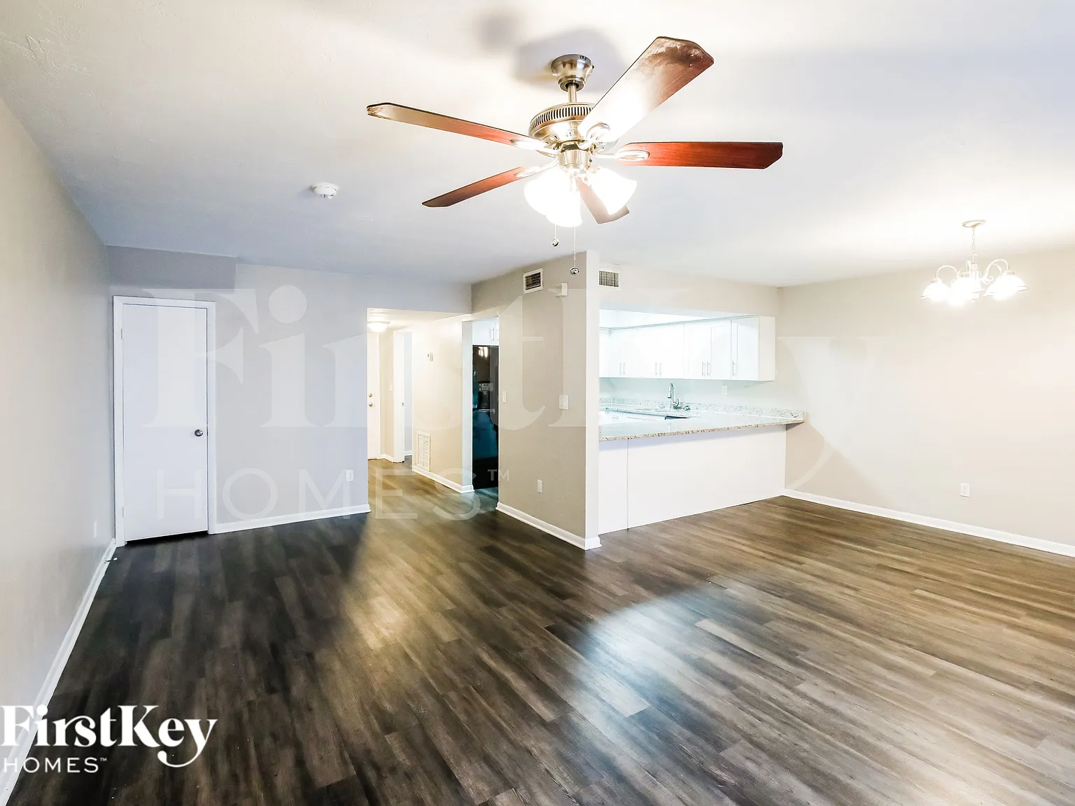 3 bed, 2.0 bath, 1606 sqft, $3,135 — Photo 2