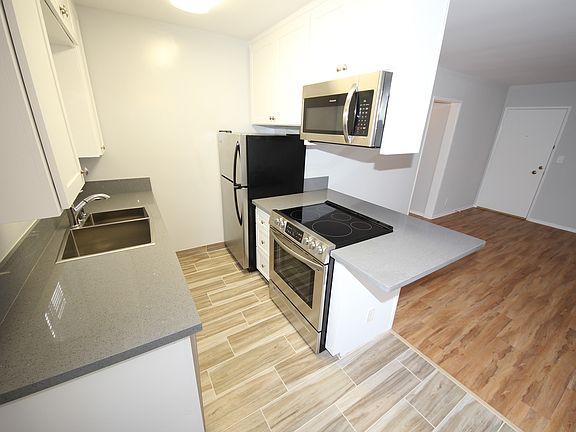 4th image of 1721-1725-1733 Purdue Ave #203