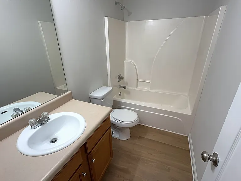 136 Bridgewater Cir — Photo 7