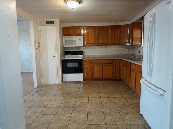 4th image of 82125 B STREET N #125