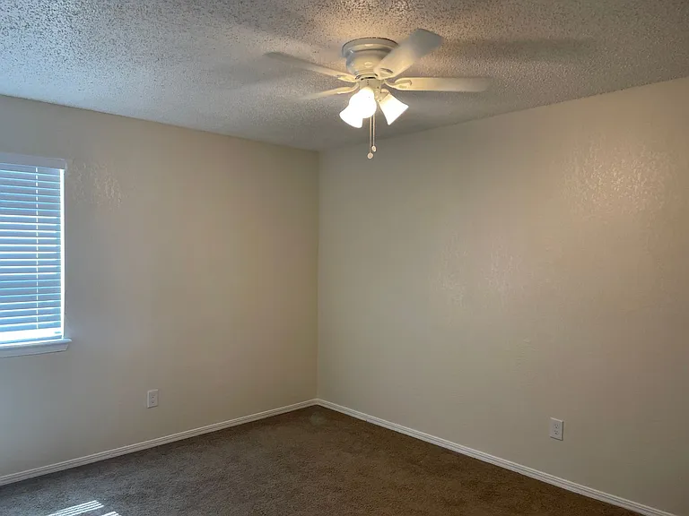 1407 Glen Oaks Ct — Photo 14