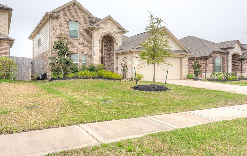 1st image of 513 Forest Village Cir