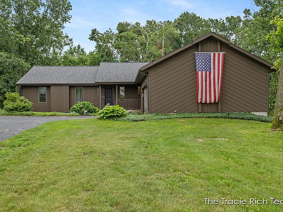 2nd image of 5834 Rollaway Dr NE