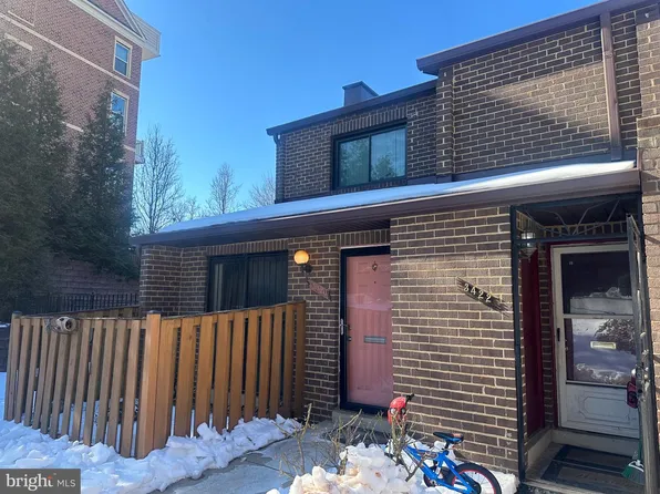 3422 Summit Ct NE, Washington, DC 20018