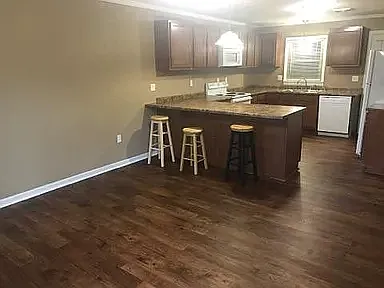 3 bed, 1100 sqft, $1,050 — Photo 2