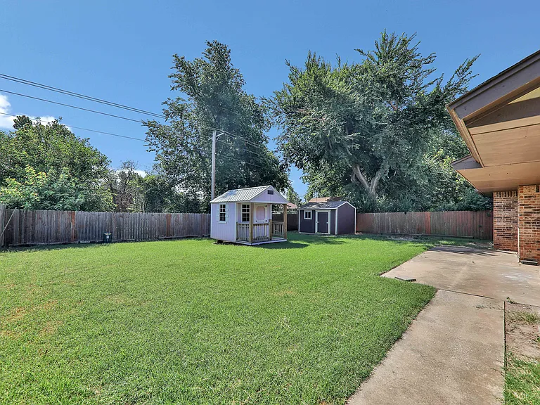 512 N Morgan Dr — Photo 16