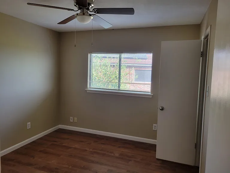 3037 Hill St — Photo 10