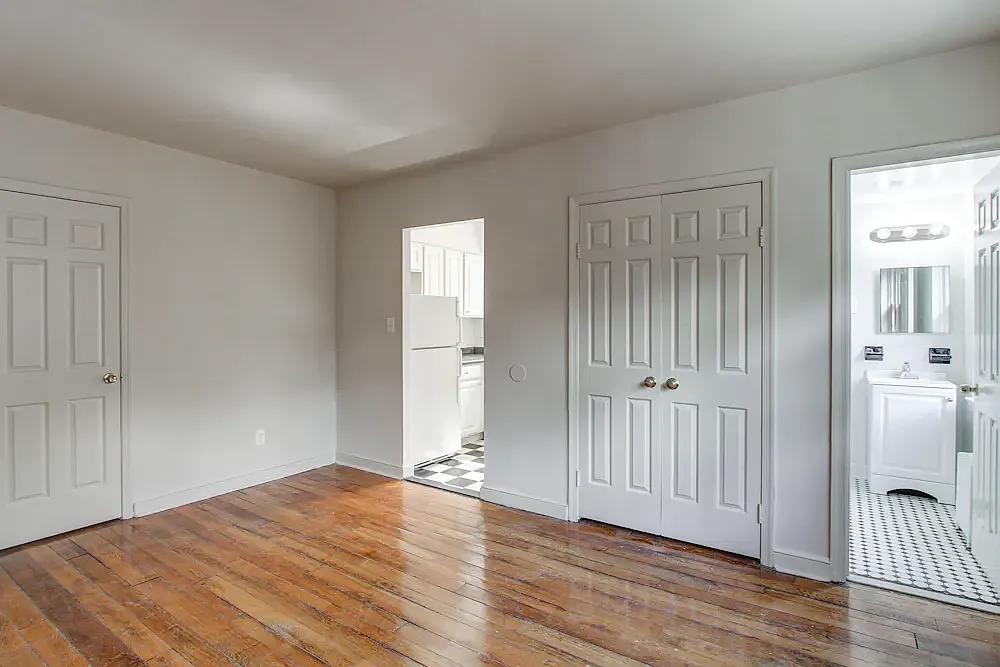 MacArthur Boulevard Apartments — Photo 3