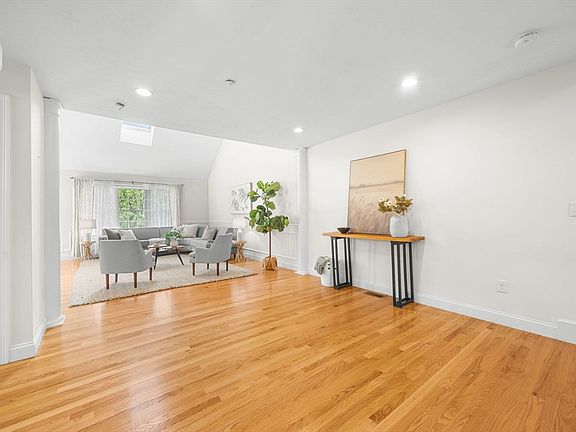 4th image of 193 Elm St Unit 610