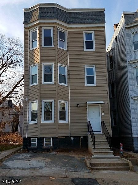 1st image of 193 N 16th St