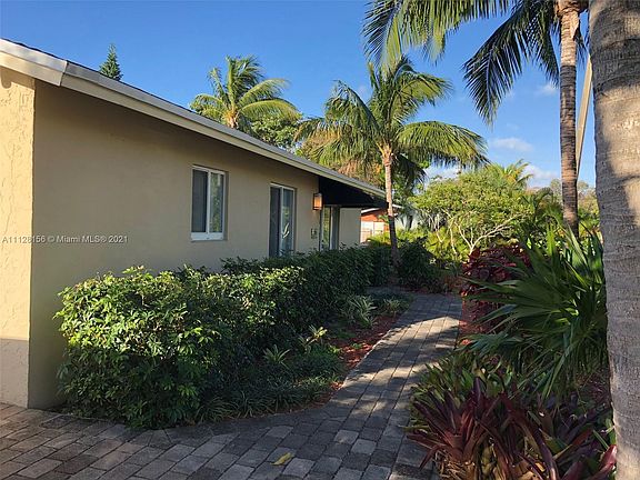 3rd image of 2730 NE 6th Ln #1