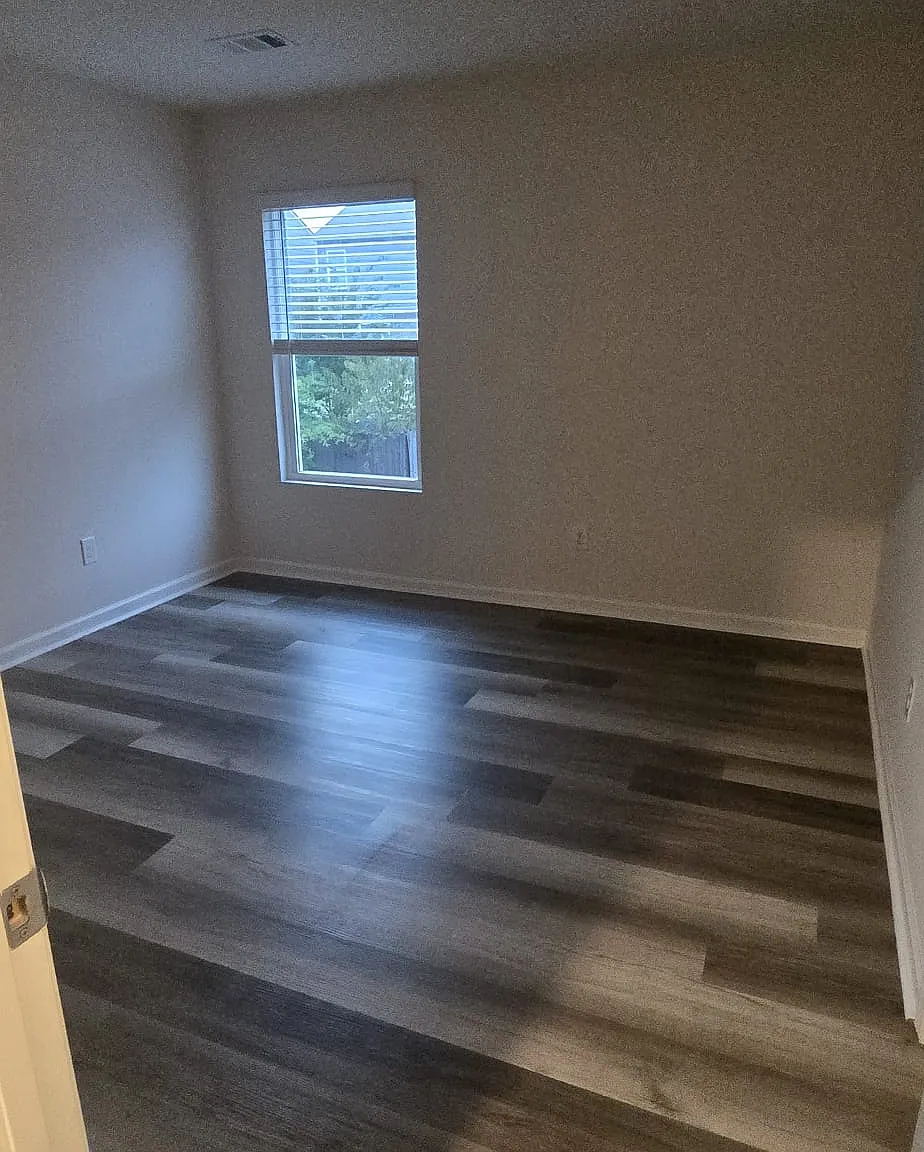 3 bed, 2.5 bath, 1902 sqft, $2,350 — Photo 3