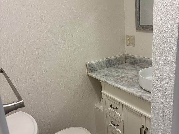 5th image of 1407 Sunset Dr #G