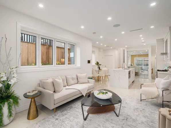 2523 W 8th Ave, Vancouver, BC V6K 2A4