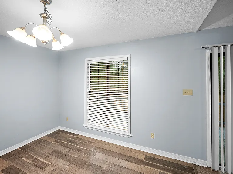 115 Donna Cir — Photo 10
