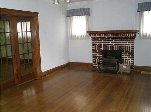 3rd image of 303 Vine St