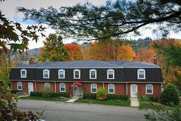 Hickory Hills — Photo 8