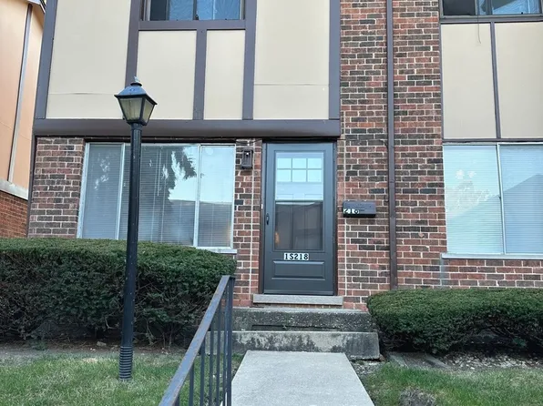 1S218 Ingersoll Ln, Villa Park, IL 60181