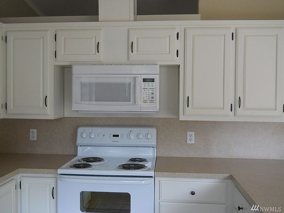 5th image of 12418 143rd Ave E