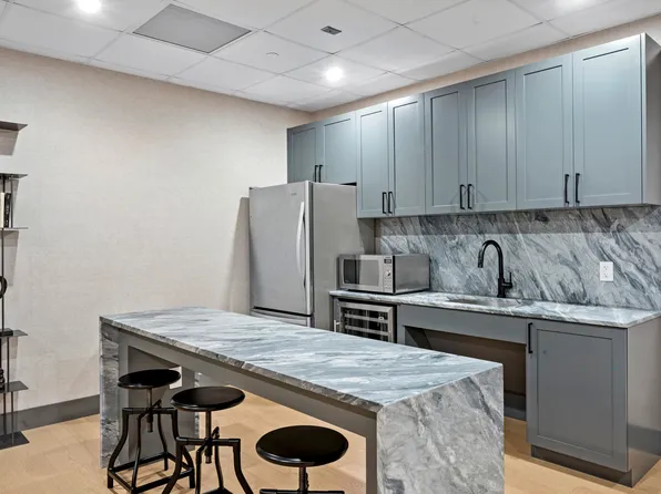 150 East 34th Street image 29 of 36