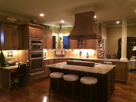 Spacious kitchen-huge island