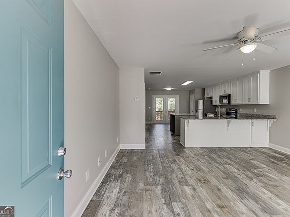 3rd image of 175 Melrose St