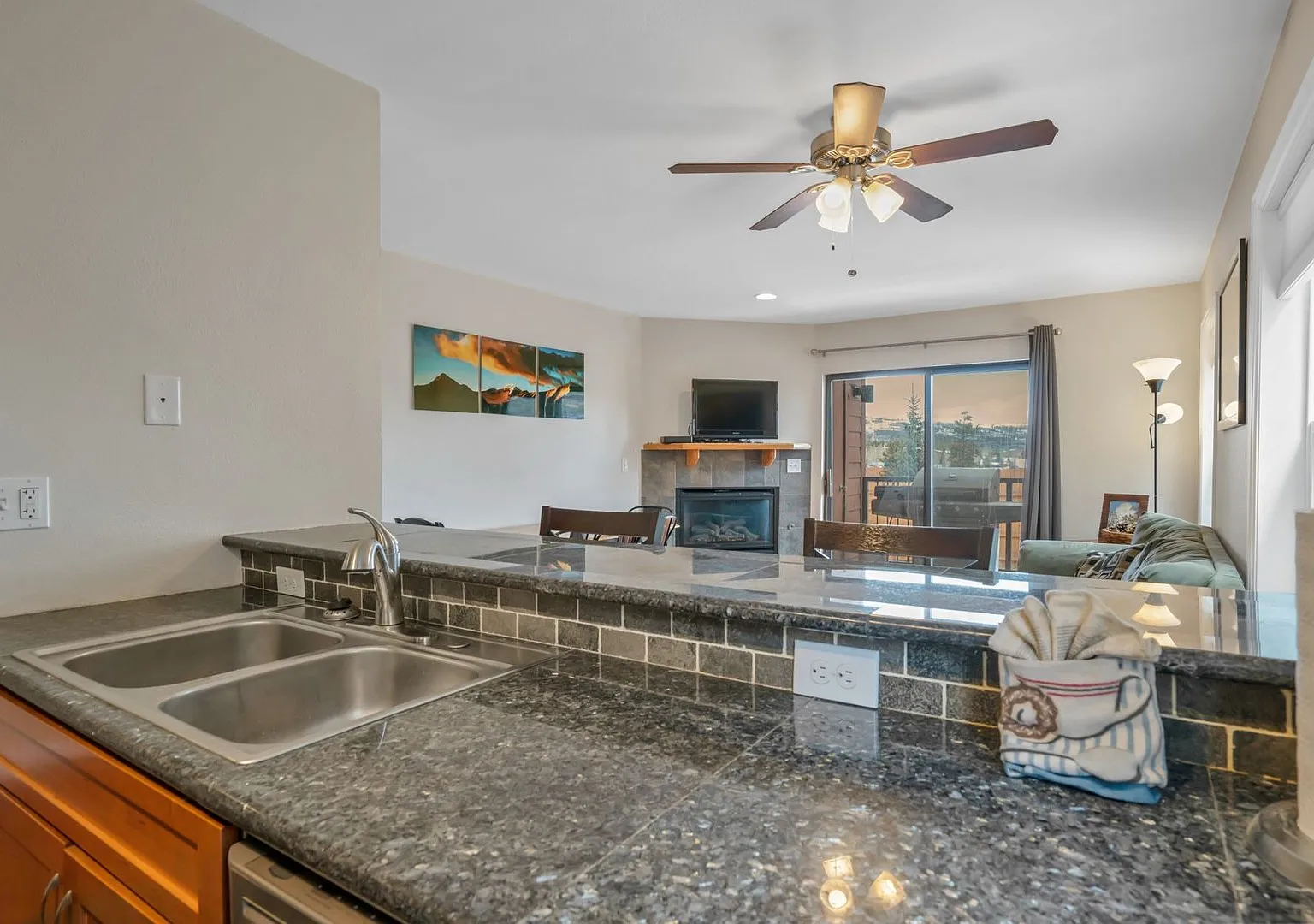 Price Reduced on this awesome Frisco Townhome! Garage! Great Natural Light! Views! Updates throug... — Photo 4