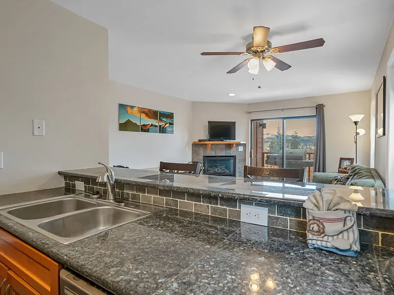 410D Bayview Dr — Photo 3