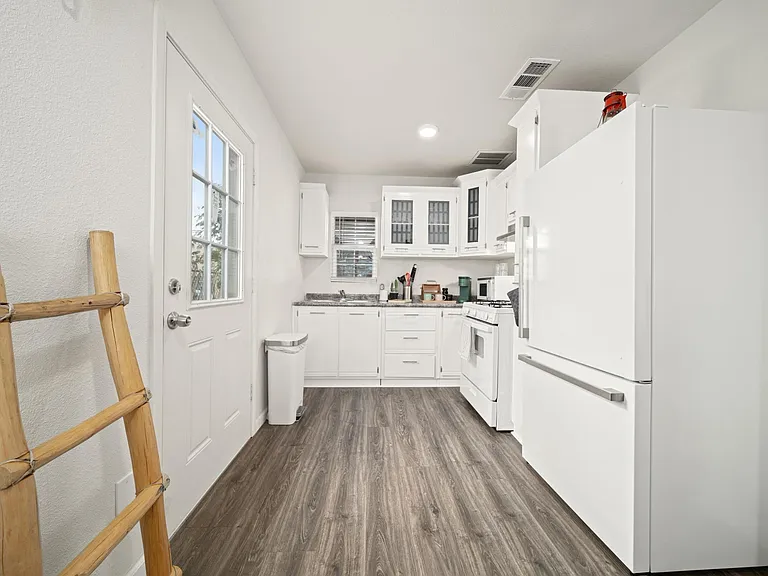 783 El Centro Ave — Photo 2