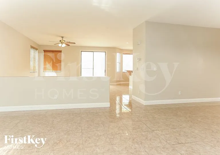 6857 N Campbell Rd — Photo 2