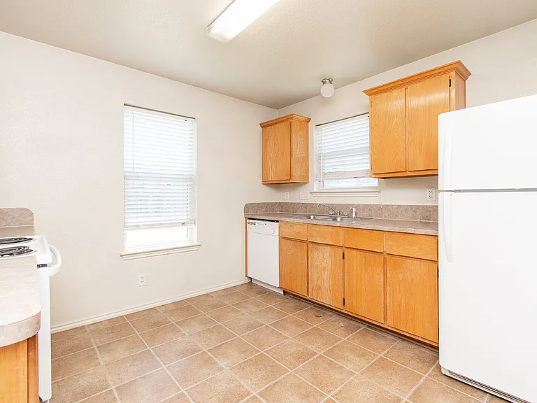 3902 Bolivar Dr — Photo 6
