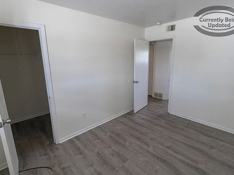 701 W Cunningham Dr #1 — Photo 7