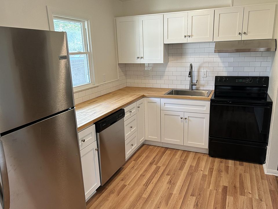 Newly remodeled kitchen. Renter(s) will be the first to use this new kitchen.