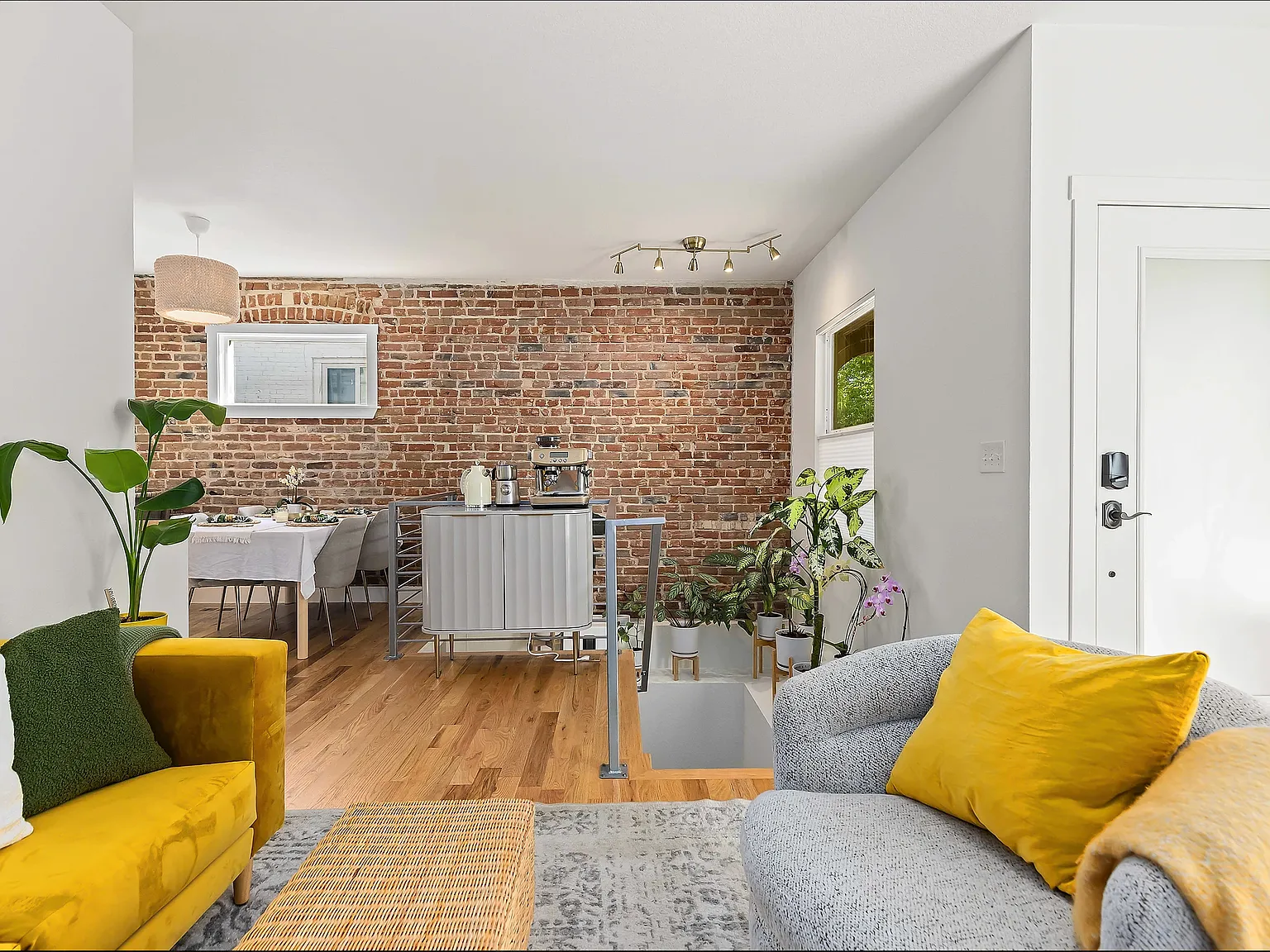 2 bed, 1334 sqft, $2,725 — Photo 3