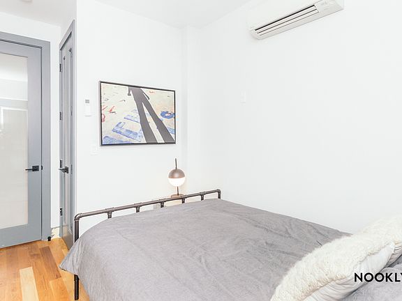 5th image of 376 Bedford Ave #2K