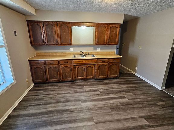 3rd image of 11757 Wood Oak Ave Unit 1