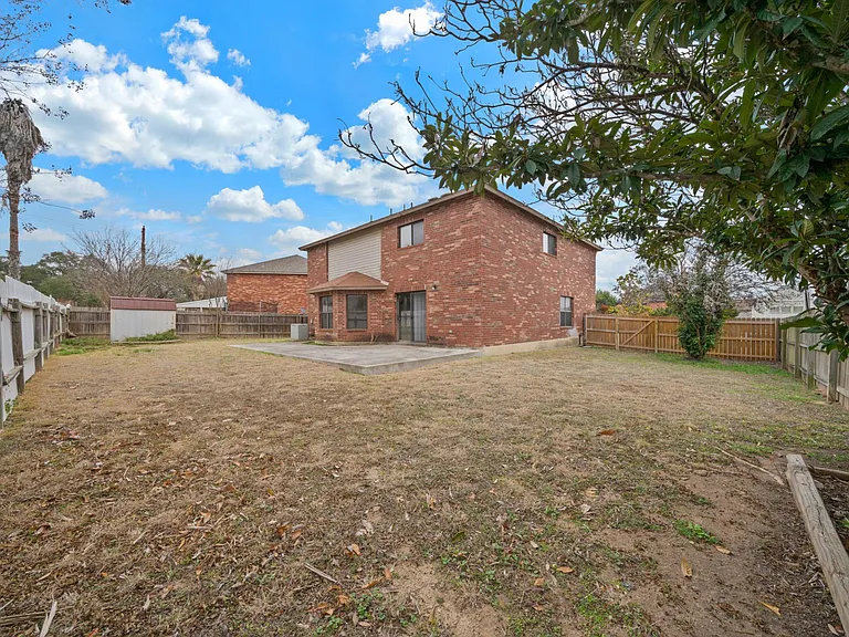 1688 Fir Cir — Photo 30