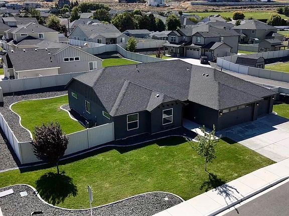 5th image of 3895 Curtis Dr