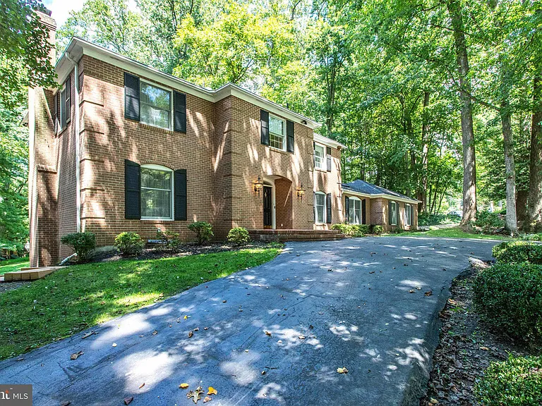 8500 Brook Rd — Photo 2