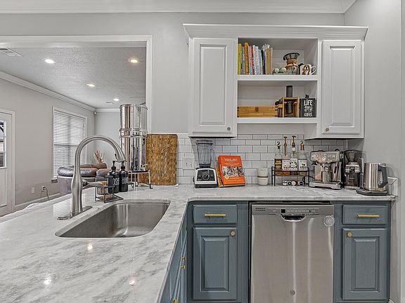 3rd image of 1010 Brownstone Dr