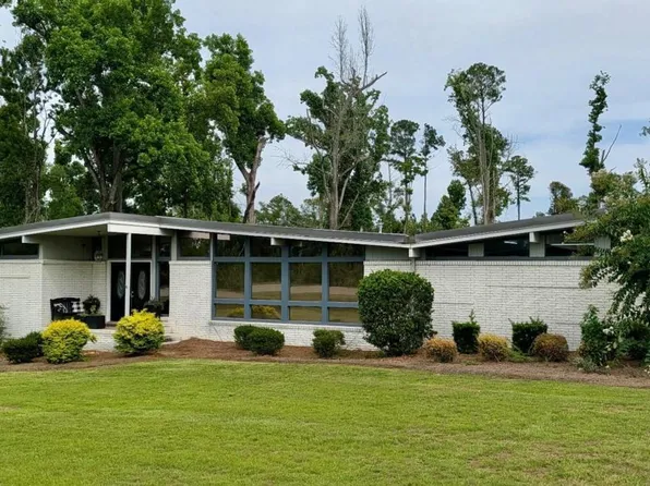 96 N Gill St, Hazlehurst, GA 31539