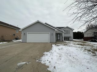 210 10th Ave NW, Dodge Center, MN 55955