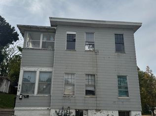 235 S 9th St, Burlington, IA 52601