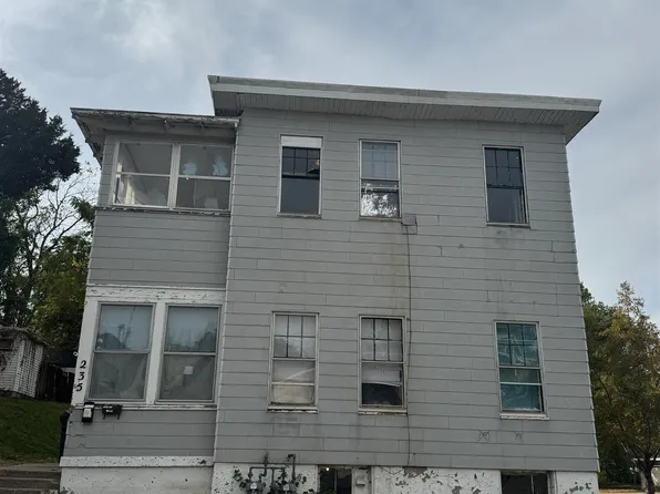 235 S 9th St, Burlington, IA 52601