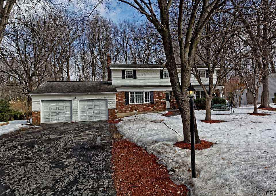 1st image of 17 Rolling Brook Dr