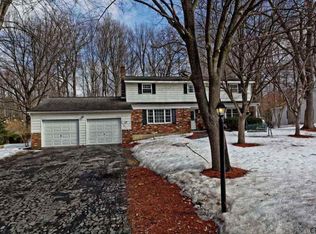 17 Rolling Brook Dr, Clifton Park, NY 12065
