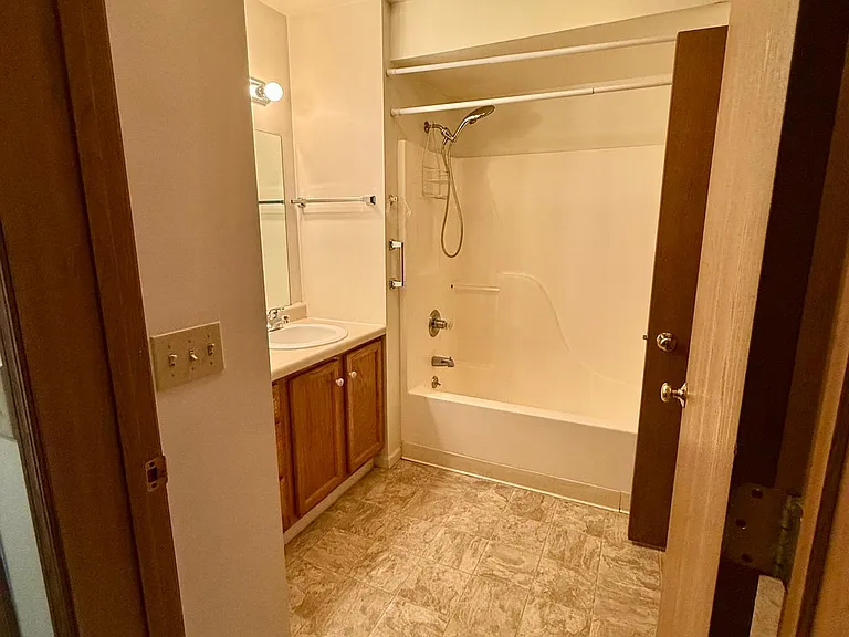 Country Village Apartments — Photo 17